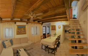 Гостиница Traditional Dalmatian House Tina  Трогир